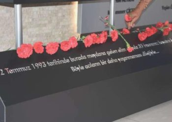 Madımak’tan ağır yaralı kurtulan muharrir Lütfiye Aydın: Aslanın ağzına atıldık