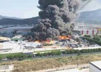 Manisa’daki fabrika yangını 19 saat sonra denetim altına alındı