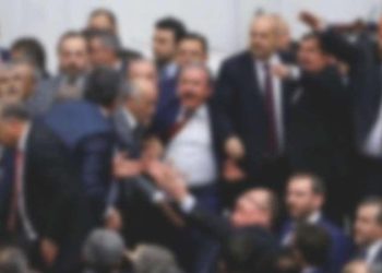 Meclis’in birinci gerginliği yaşandı! Çömez ile Karayel ortasında ‘yırtdışı’ arbedesi
