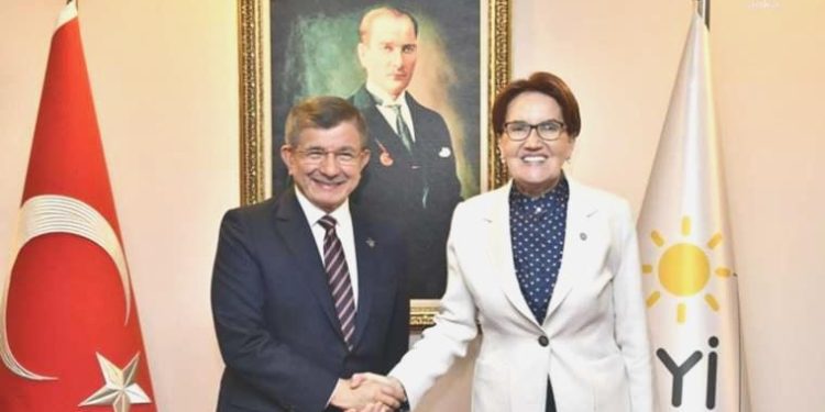 Meral Akşener, Ahmet Davutoğlu ile görüştü