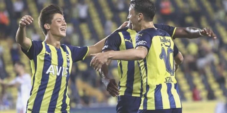 Mesut Özil’den Arda Güler’e telefon!