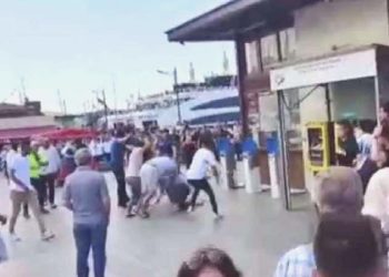 Meydan savaşı üzere ‘yolcu kapma’ arbedesi: Polis havaya ateş açtı!