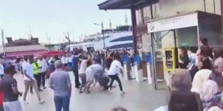 Meydan savaşı üzere ‘yolcu kapma’ arbedesi: Polis havaya ateş açtı!