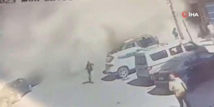 Mısır’da çöken 13 katlı binada 1 meyyit, 8 kayıp