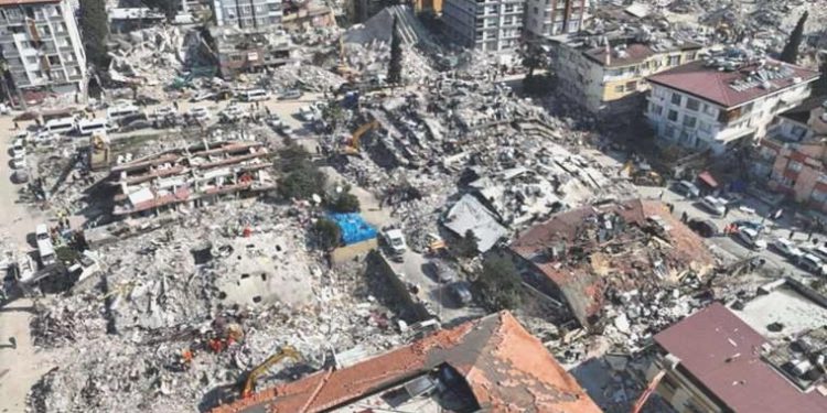 Moloz yığınlarının ortasında yaşanan bayramı CHP’li Kara anlattı: ‘Buruk da olsa birbirimizin gözlerine bakabildik’