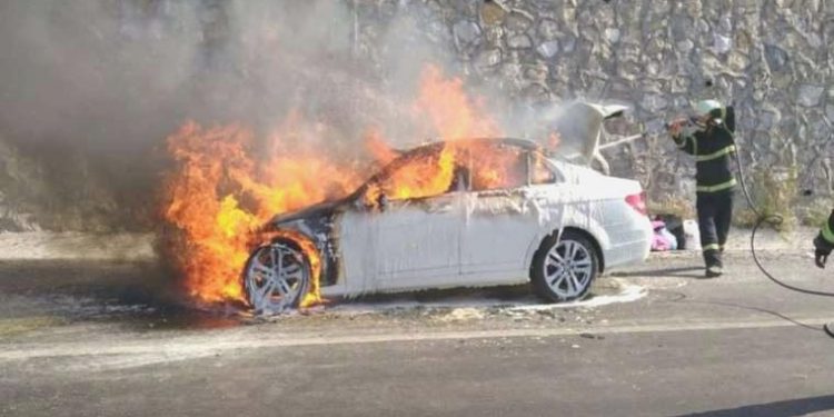 Muğla’da seyir halindeki araba alev alev yandı!