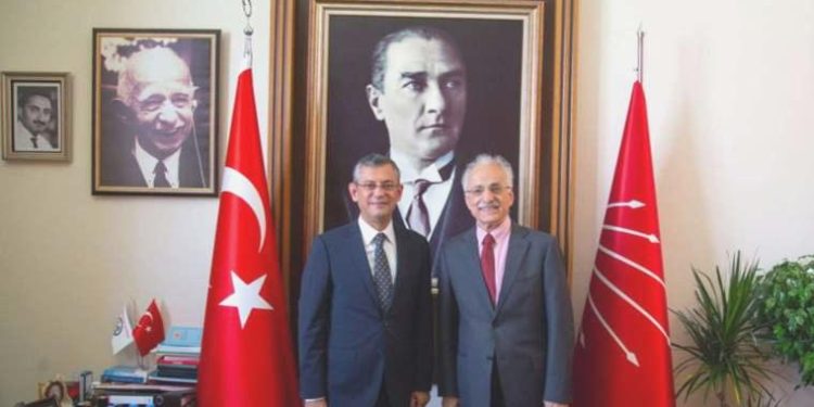 Murat Karayalçın, CHP Küme Lideri Özgür Özel’i ziyaret etti