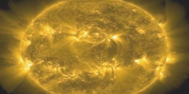 NASA güçlü bir güneş patlamasını görüntüledi