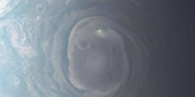NASA’nın aracı, Jüpiter’de “yeşil parlak bir kürenin” fotoğrafını çekti