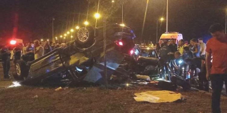 Ortalık savaş alanına döndü… Siirt’te iki araba çarpıştı: 1 meyyit, 4 yaralı