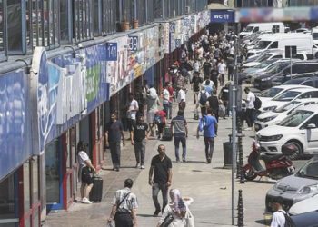 Otogarlarda bayram yoğunluğu: 600 TL olan bilet 1000 TL’ye çıktı, yurttaş İstanbul’da kaldı
