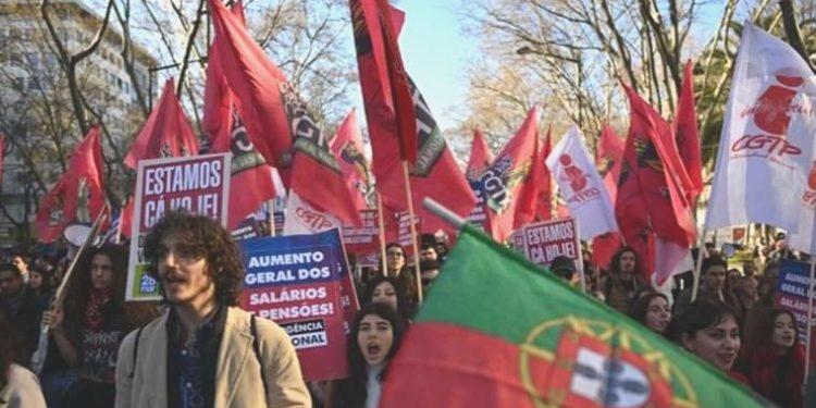 Portekiz’de emekçiler greve gitti