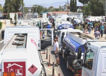 Rum akaryakıt istasyonları KKTC’den yakıt alınmasını protesto etti