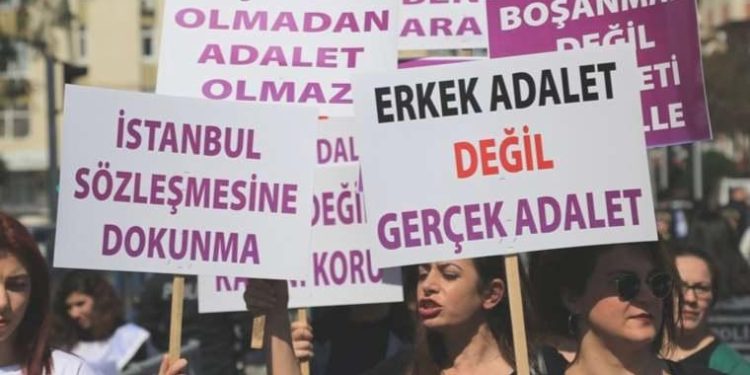 Sakarya’da bir bayanı silahla rehin alan zanlı, etkisiz hale getirilerek gözaltına alındı