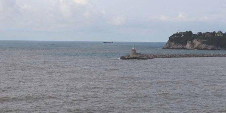 Sakarya’da olumsuz hava şartları nedeniyle denize girmek yasaklandı