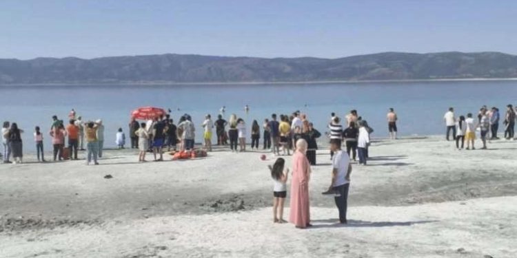 Salda Gölü’nde boğulan çocuğun cenazesi ailesine teslim edildi!