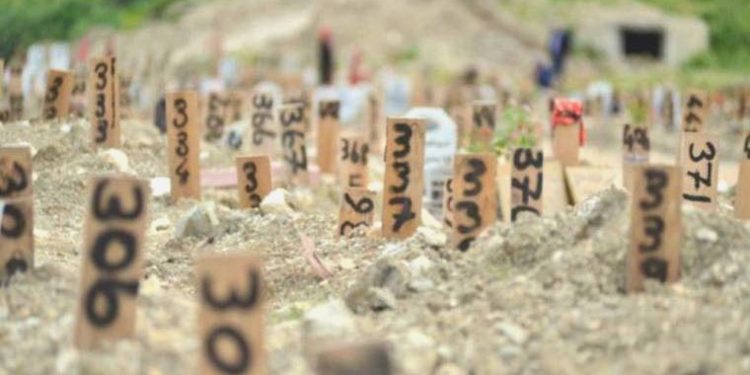 Sarsıntı bölgesinde acı bayram: Gözler hüzünlü