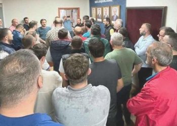 Seçim öncesi verilen takım kelamı tutulmadı, personeller AKP vilayet binasını bastı: 2 gözaltı!