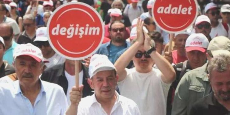 ‘Seçimde Erdoğan’a oy verdi, artık ‘CHP’de değişim’ diye yürüyor!’