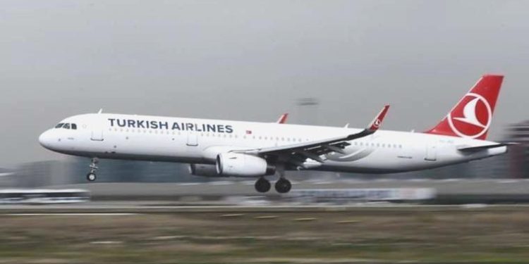 Siirt-İstanbul seferini yapan uçak acil iniş yaptı