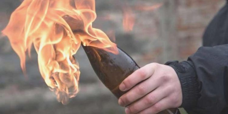 Sırada çok beklediği için bankaya molotof atmıştı: Cezası belirli oldu