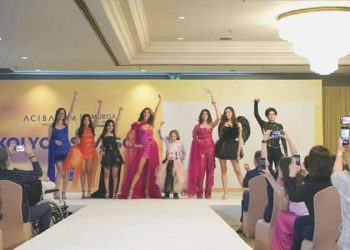 Skolyoza podyumda meydan okudular: ‘Korsen senin zırhın olacak’