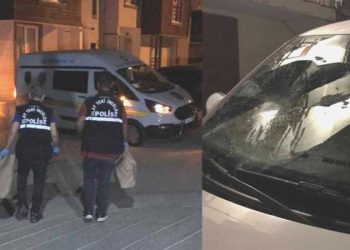 Sokakta terör estirdiler: Arabanın camlarını kırdılar, 2 kişiyi bıçakla yaraladılar