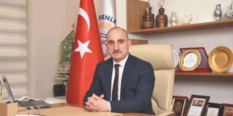 Son dakika… Makamında kalp krizi geçiren Erenler Belediye Lideri, hayatını kaybetti