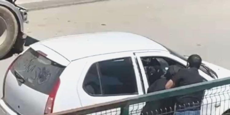 Sultangazi’de sokak ortasında bayana şiddet