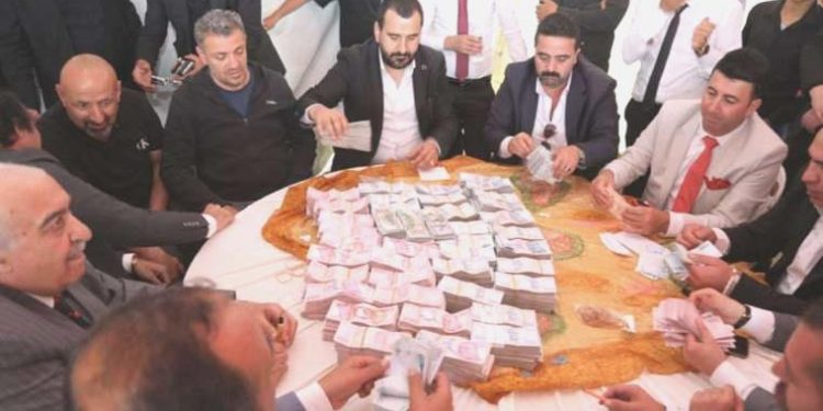 Takı merasimi ‘5 saat’ sürdü: Aşiret düğününde geline 4 kilo altın, damada 6 milyon TL takıldı