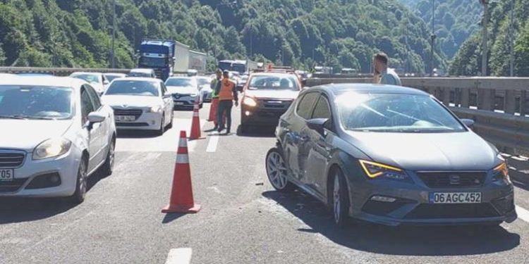 TEM Otoyolu Bolu geçişinde zincirleme kaza: 18 araç birbirine girdi, 10 yaralı