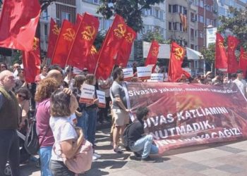 TKH’den Şişli Meydanı’nda 2 Temmuz açıklaması: ‘Ne Sivas’ın unutulmasına, ne de ülkemizin geleceğinin yok edilmesine müsaade vereceğiz!’