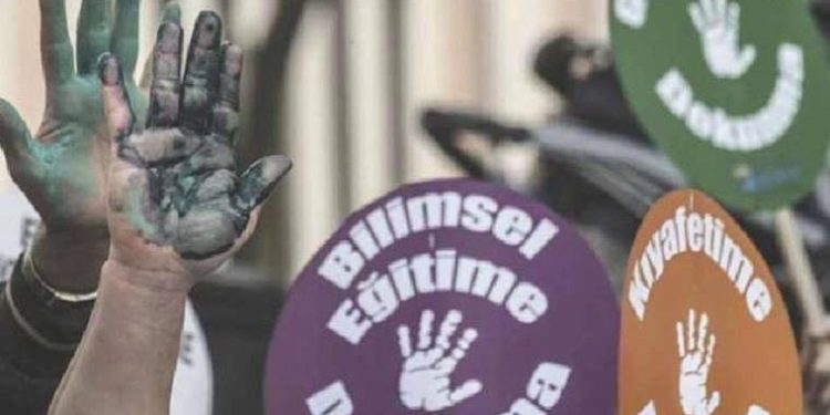 TÖB-SEN, 21 yıllık AKP iktidarının eğitimdeki laikliğe karşı tavrını raporlaştırdı: Gayeleri dindar kuşak