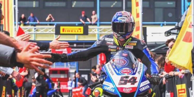 Toprak Razgatlıoğlu, İngiltere’de ikinci olarak podyuma çıktı