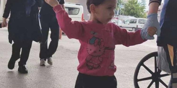 Toz deterjanı şeker zannedip yiyen dört yaşındaki çocuk hastanelik oldu