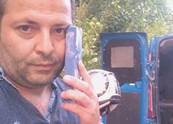 Tren kazasını görüntüleyen gazeteci Mehmet Yalman darbedilerek gözaltına alındı