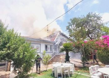 TSYD Adana Şubesi’nde korkutan yangın: Gruplar müdahale ediyor!