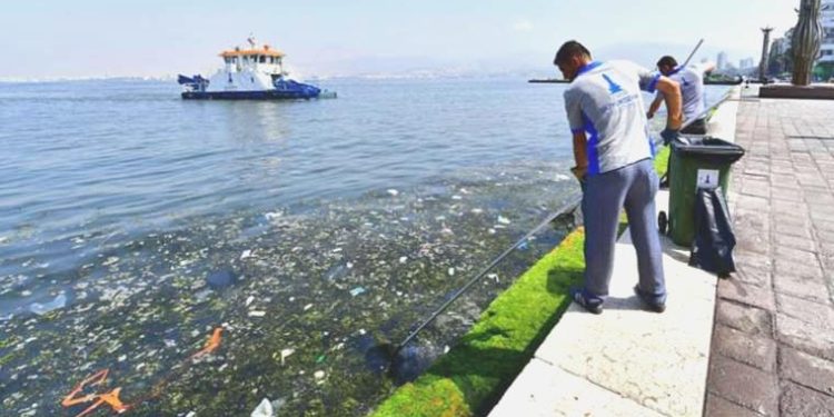 Tunç Soyer, İzmir Körfezi’nin kirliliğine isyan etti