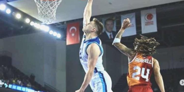 Türk Telekom 3 oyuncuyla yollarını ayırdı