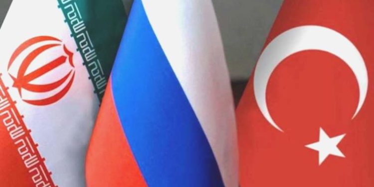 Türkiye, Rusya ve İran heyetleri Astana’da bir ortaya geldi