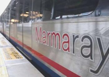 Tuzla’da geri dönüşüm tesisinde yangın: Marmaray seferleri durdu