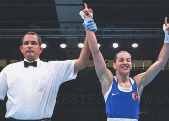 Ulusal boksör Buse Naz Çakıroğlu Polonya’da altın madalya kazandı