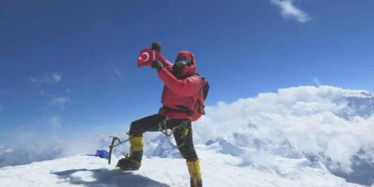 Ulusal dağcı Tunç Fındık, 14×8000 projesini bitiren birinci Türk oldu