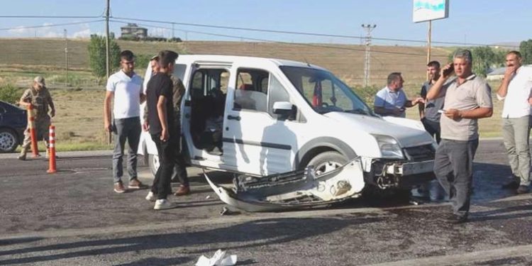 Van’da 3 aracın karıştığı kazada 19 yaralı
