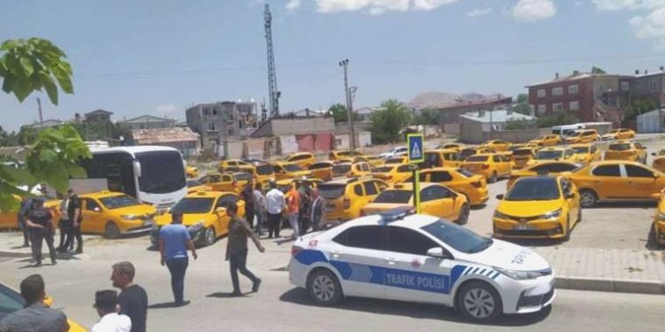 Van’da taksiciler kontak kapattı
