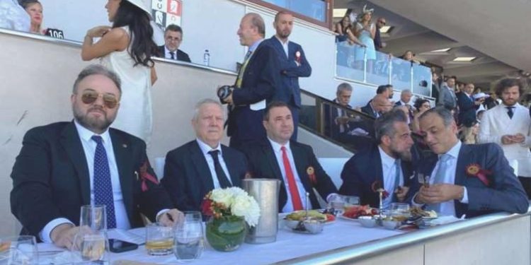 Veliefendi Hipodromu’nda ‘Aziz Yıldırım’ sesleri