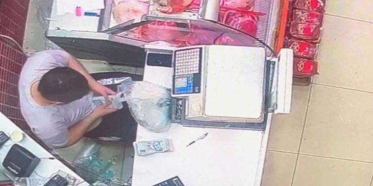 Yer: Arnavutköy… Kasabın dalgınlığını fırsat bilip 90 bin lira çaldılar!