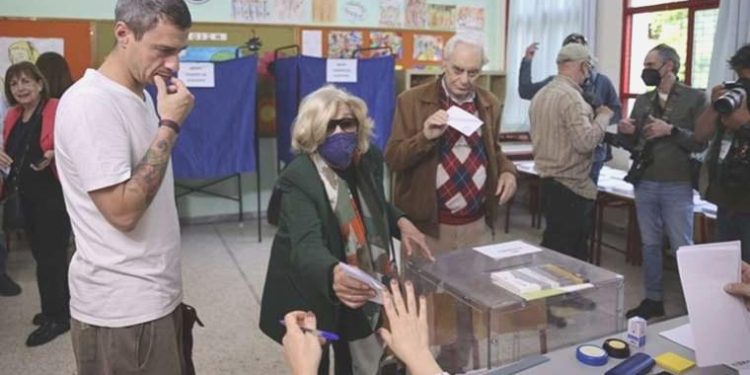 Yunanistan yine sandık başında