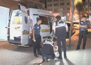 Zeytinburnu’nda iki küme ortasında silahlı arbede