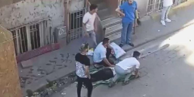 Zeytinburnu’nda sokak ortasında dehşet: Toplumsal medyada tartıştığı kuzenini bıçakladı